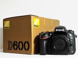 Máy Nikon D600  